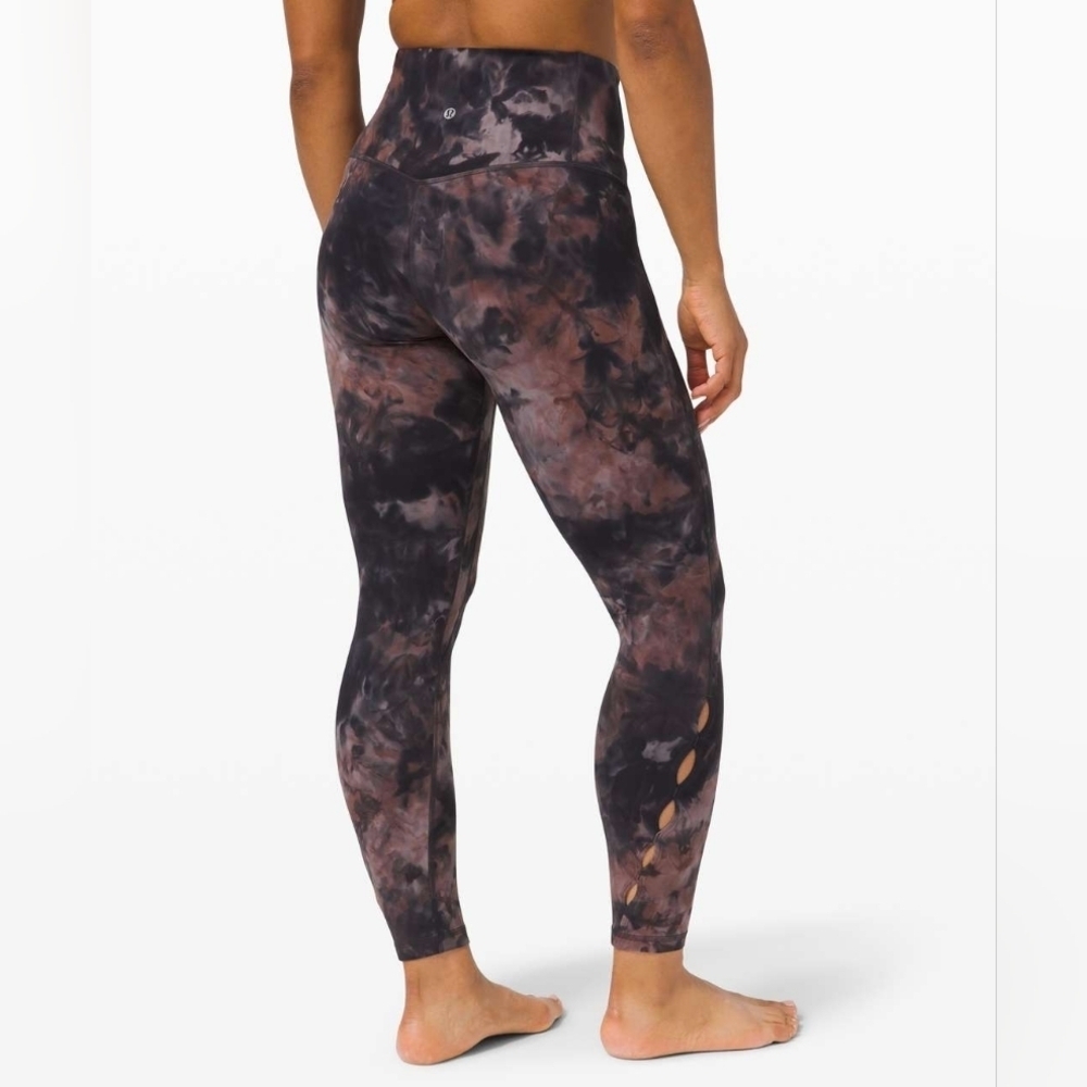 Lululemon Unlimit High-Rise Tight 25" *Keyhole size 2 in GUC